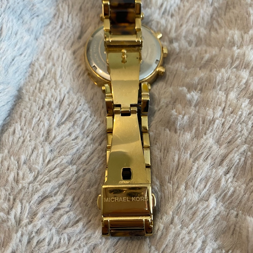 Micheal Kors Parker Tortoise Watch - Picture 3 of 4